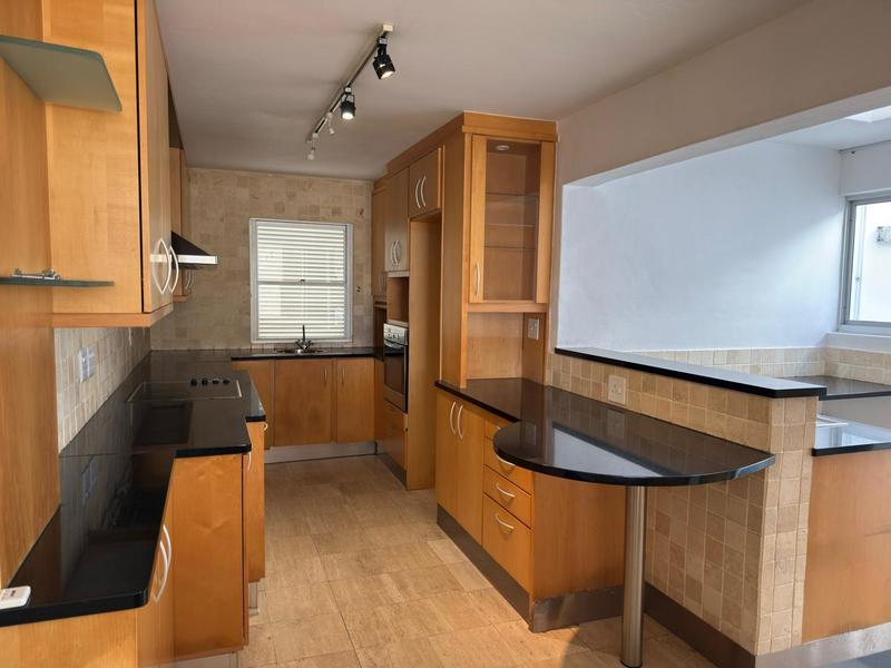 To Let 3 Bedroom Property for Rent in Sea Point Western Cape